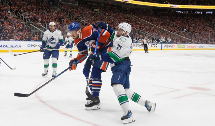 Vancouver Canucks podepsali smlouvu s Desharnaisem